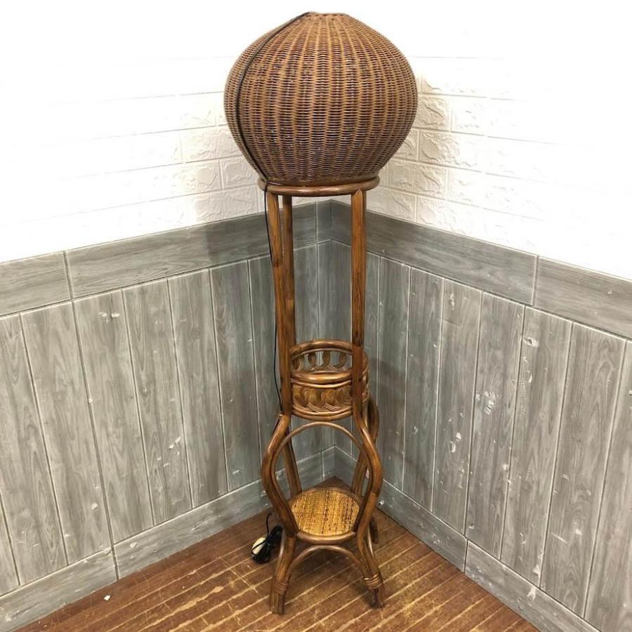 【中古】 ラタン フロアスタンドライト 1灯 アンティーク ラタン製 フロアライト 花台 鉢台付 2段 籐家具 籐製 レトロ スタンドライト プランタースタンド |  | 01