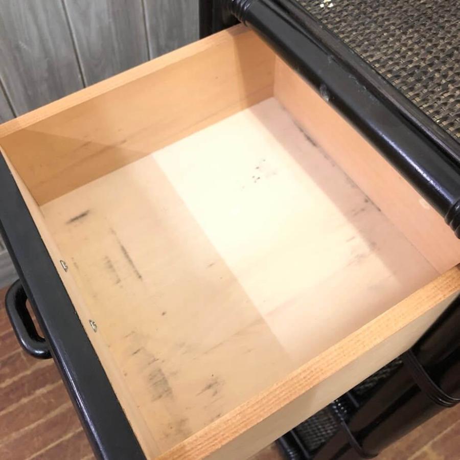 【中古】 カザマ ラタン製 電話台 黒 3段 引出付き レトロ KAZAMA 籐家具 籐製 TEL台 花台 鉢台 飾り棚 ラック シェルフ 棚 ブラック 電話台 中古 |  | 02