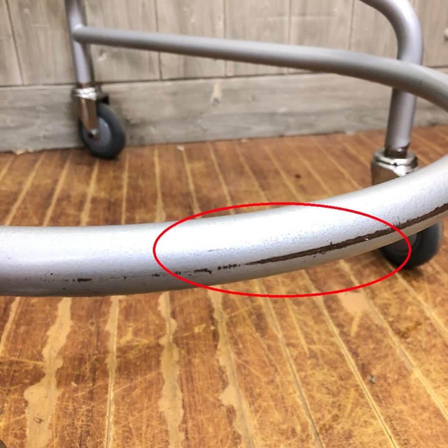 【中古】 アルコー 歩行器 3型中 歩行車 黒 馬蹄型 室内 病院 4輪 歩行介助 移動補助 シルバーカー ブラック 歩行器 中古 |  | 04