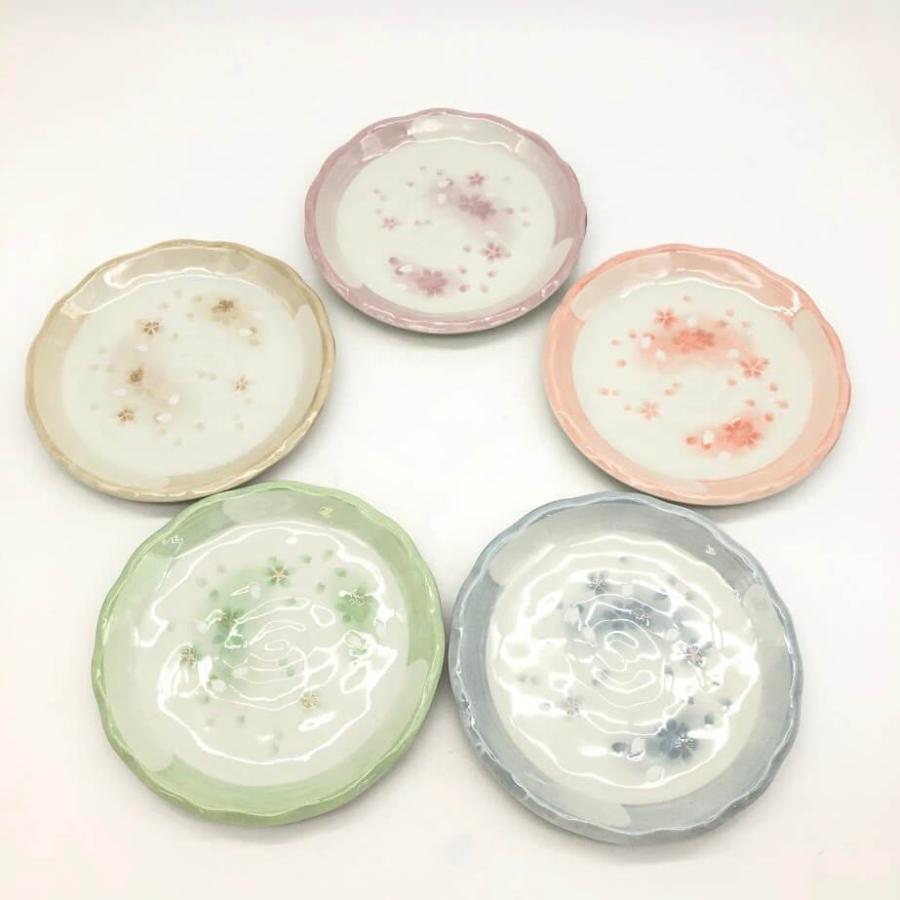 【未使用品】 宇野千代 盛皿セット 盛皿1枚 小皿5枚 取分箸付 花ごろも パステルカラー 銘々皿揃え 取り皿 和食器 皿 プレート お皿セット 未使用品 |  | 01