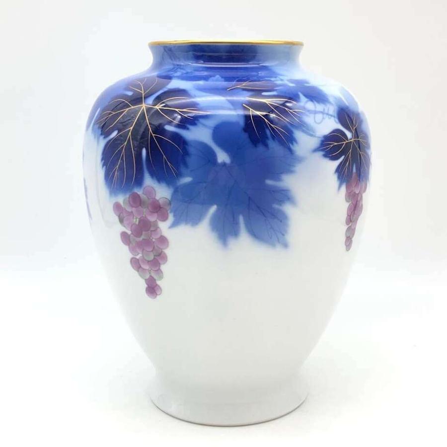 【中古】 深川製磁 有田焼 花瓶 白地 葡萄絵 高さ25cm 共箱入り 壺 花器 フラワーベース ホワイト×ブルー ぶどう 金縁 金彩 | 深川製磁 | 01