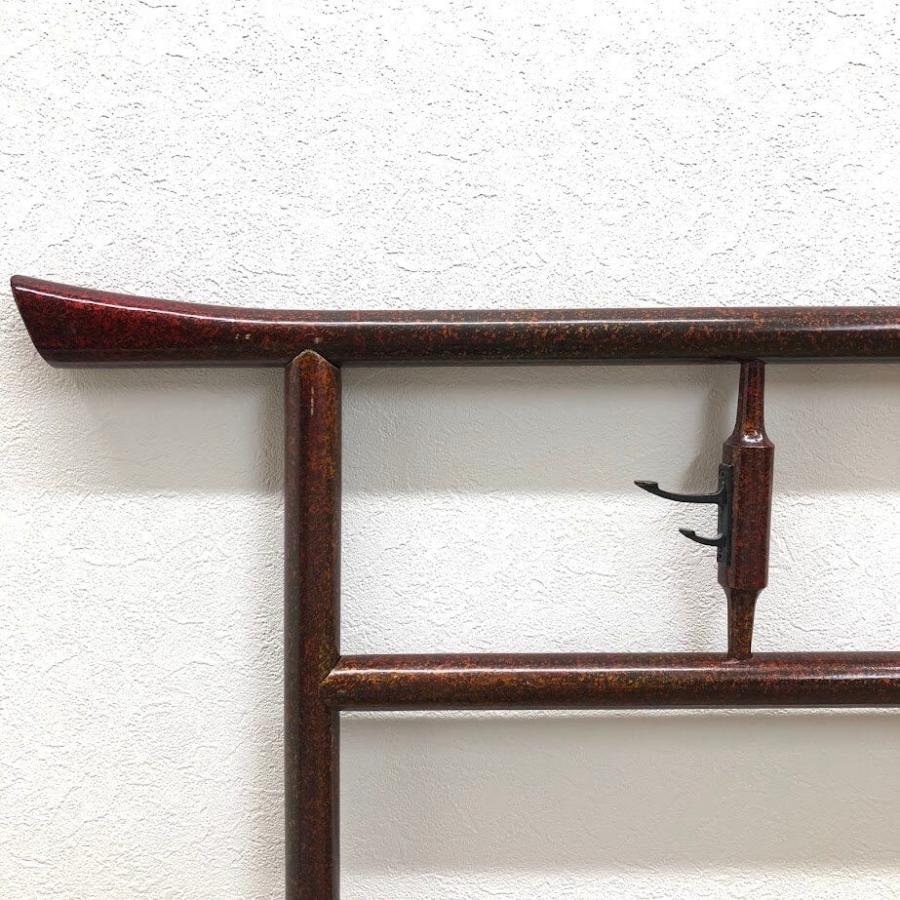 【中古】 木製 衣桁 屏風式 二枚折り 衣掛け 折りたたみ 着物 呉服 展示 和風 漆塗 ハンガーラック 時代家具 アンティーク 衣桁 中古 |  | 01