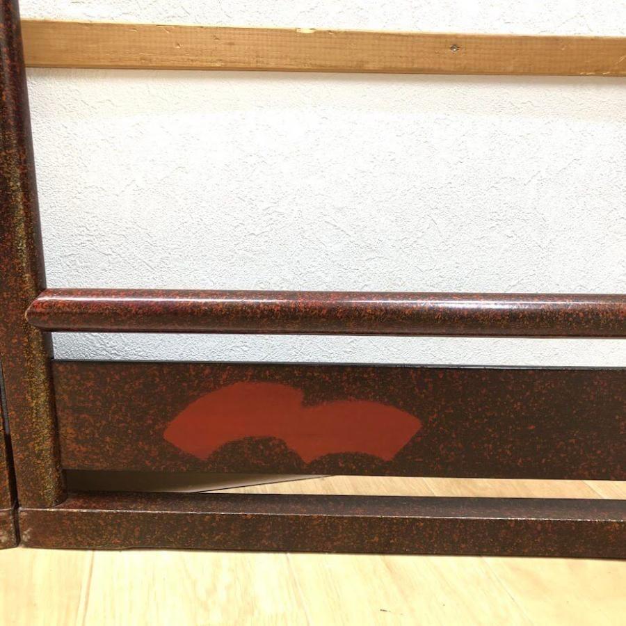 【中古】 木製 衣桁 屏風式 二枚折り 衣掛け 折りたたみ 着物 呉服 展示 和風 漆塗 ハンガーラック 時代家具 アンティーク 衣桁 中古 |  | 03