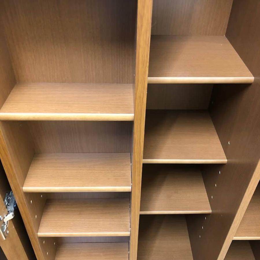 【中古】 大型 本棚 両開き ガラス扉 ブラウン スライド棚付 ブックシェルフ 木製 収納庫 棚板可動式 本 小物 飾り棚 ディスプレイ 書棚 書庫 |  | 02