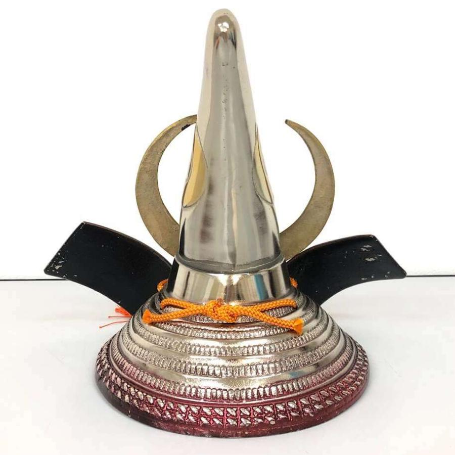 【中古】 兜飾り 出世兜 加藤清正 銀色 三日月 座布団付き 五月飾り 五月人形 置物 縁起物 金属製 和風 飾り アンティーク インテリア オブジェ |  | 02