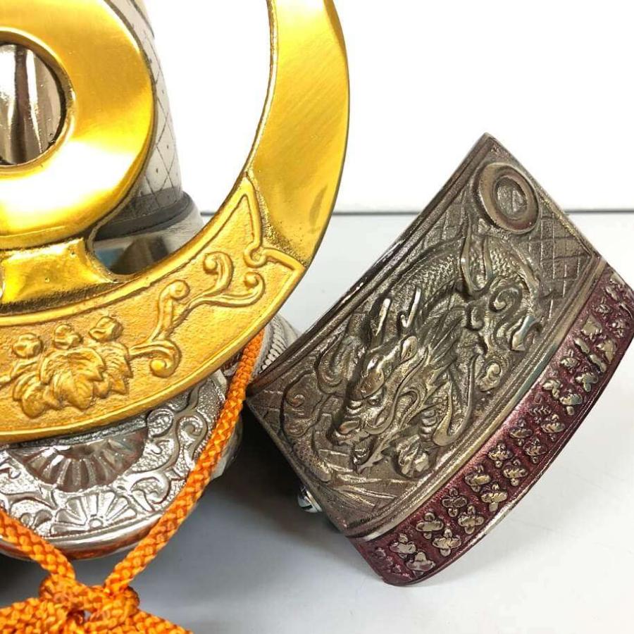 【中古】 兜飾り 出世兜 加藤清正 銀色 三日月 座布団付き 五月飾り 五月人形 置物 縁起物 金属製 和風 飾り アンティーク インテリア オブジェ |  | 03