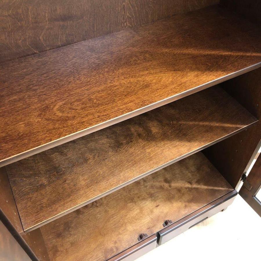 【中古】 大雪木工 本棚 4段 ダークブラウン ガラス扉 引き出し2杯 カバ材 天然木 書棚 書庫 ブックシェルフ 棚板可動 観音開き 本 小物 飾り棚 |  | 02