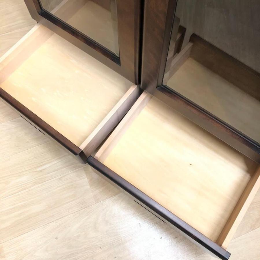 【中古】 大雪木工 本棚 4段 ダークブラウン ガラス扉 引き出し2杯 カバ材 天然木 書棚 書庫 ブックシェルフ 棚板可動 観音開き 本 小物 飾り棚 |  | 03