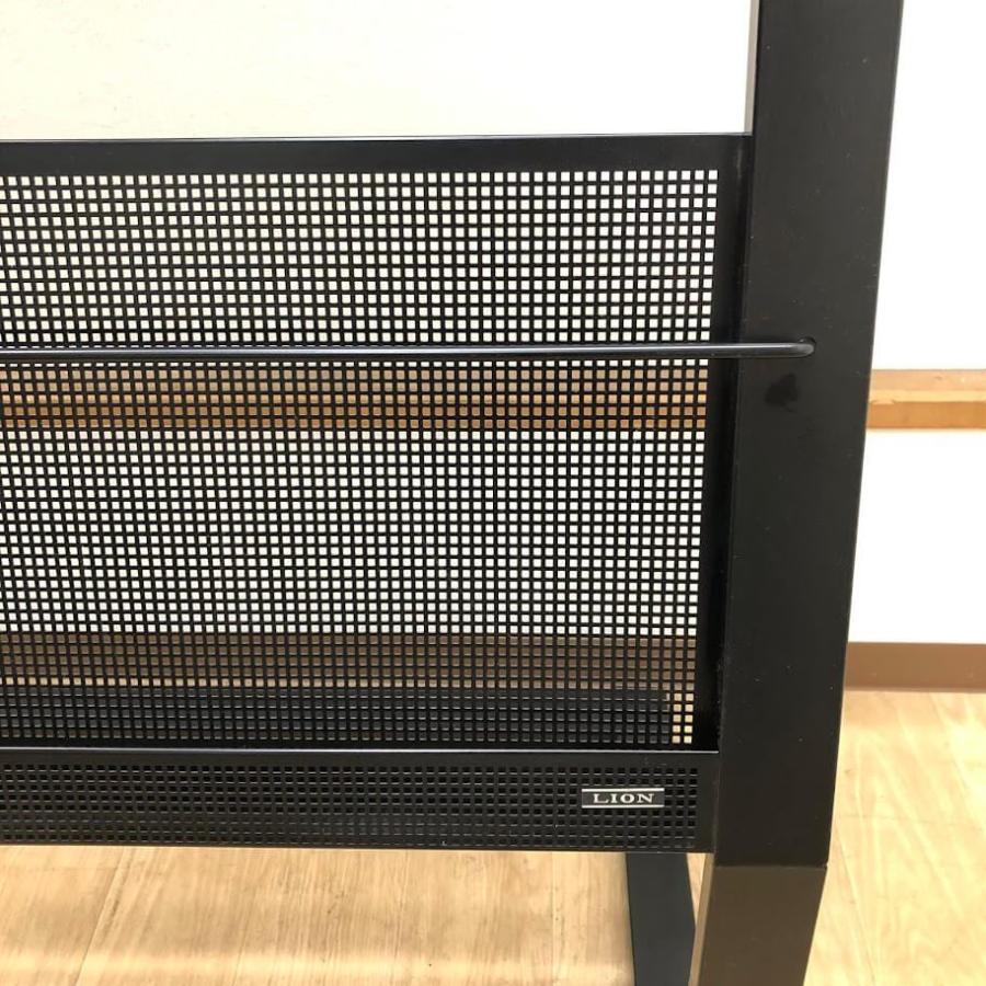 【中古】 ライオン事務器 アイアン マガジンラック ブラック 3段 LION 高さ175cm 金属製 メッシュ 黒 マガジンスタンド ディスプレイラック アクリルボード付 | ライオン事務器 | 02