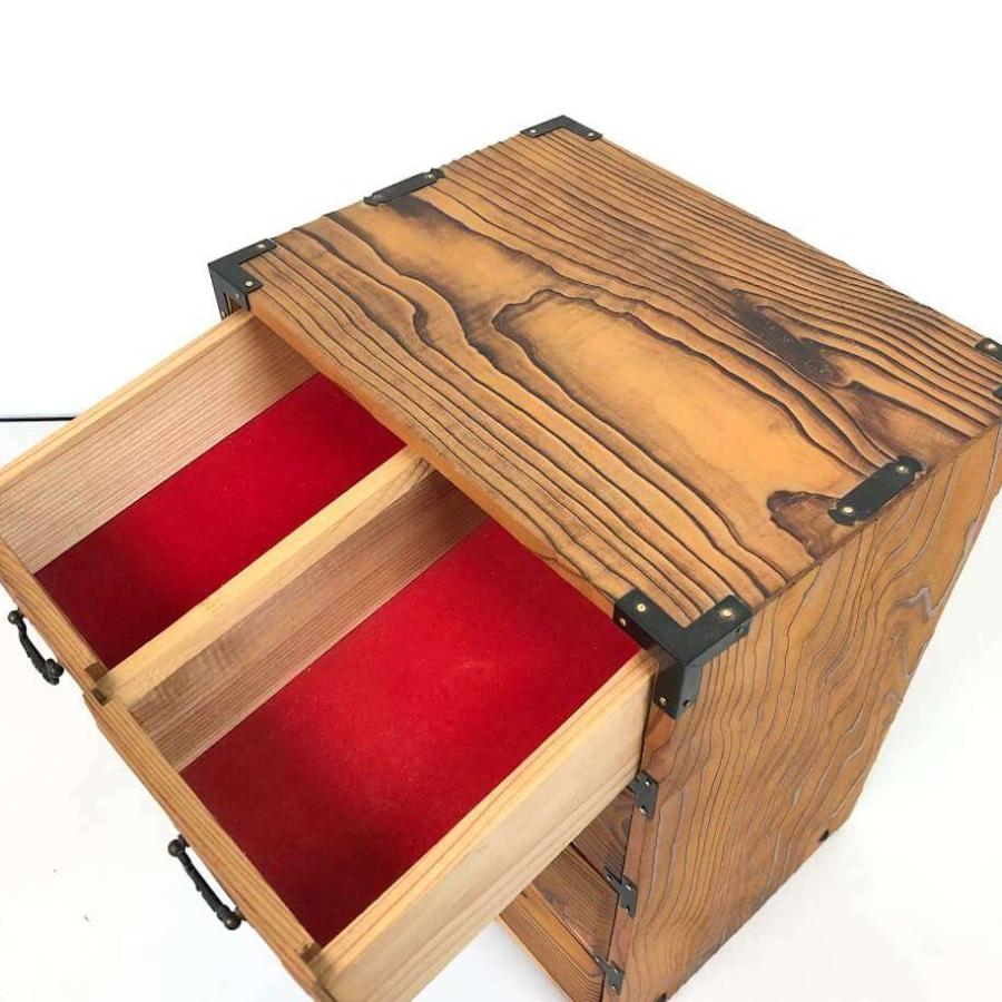 【中古】 ミニチェスト 4段 焼杉 小箪笥 引出5杯 和風 小物入れ ミニタンス 隅金具付 卓上 小物収納 引出収納 レトロ ミニ和箪笥 焼杉小物タンス 中古 |  | 01