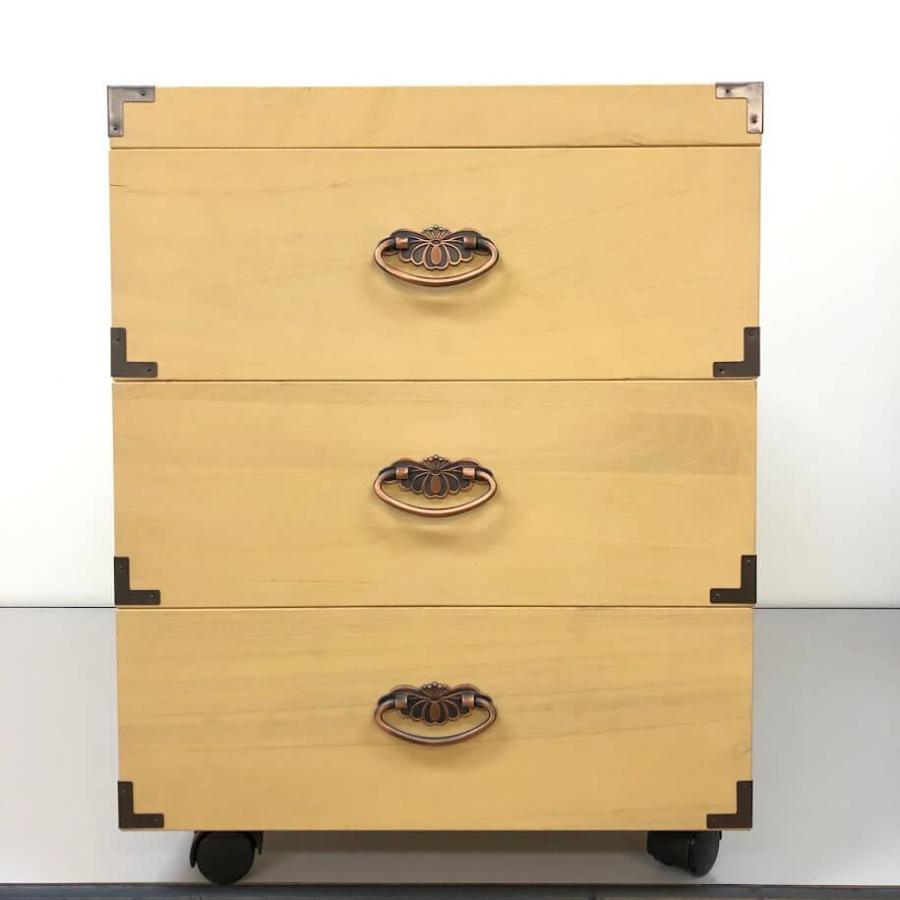 【中古】 総桐衣装ケース 3段 キャスター付き 蓋付き 隅金具付き 桐衣装箱 収納家具 着物収納 押し入れ収納 収納ボックス 桐箱 押入れ |  | 01