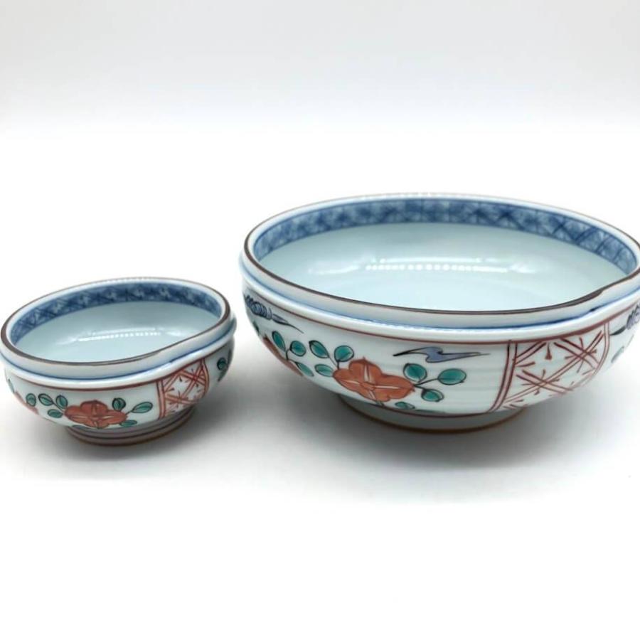 【中古】 有田焼 華山萬右衛門 小鉢 4個セット 2サイズ 変形丸型 赤絵 絵付け 山茶花 さざんか 副菜 和食器 漬物 薬味 珍味 |  | 01