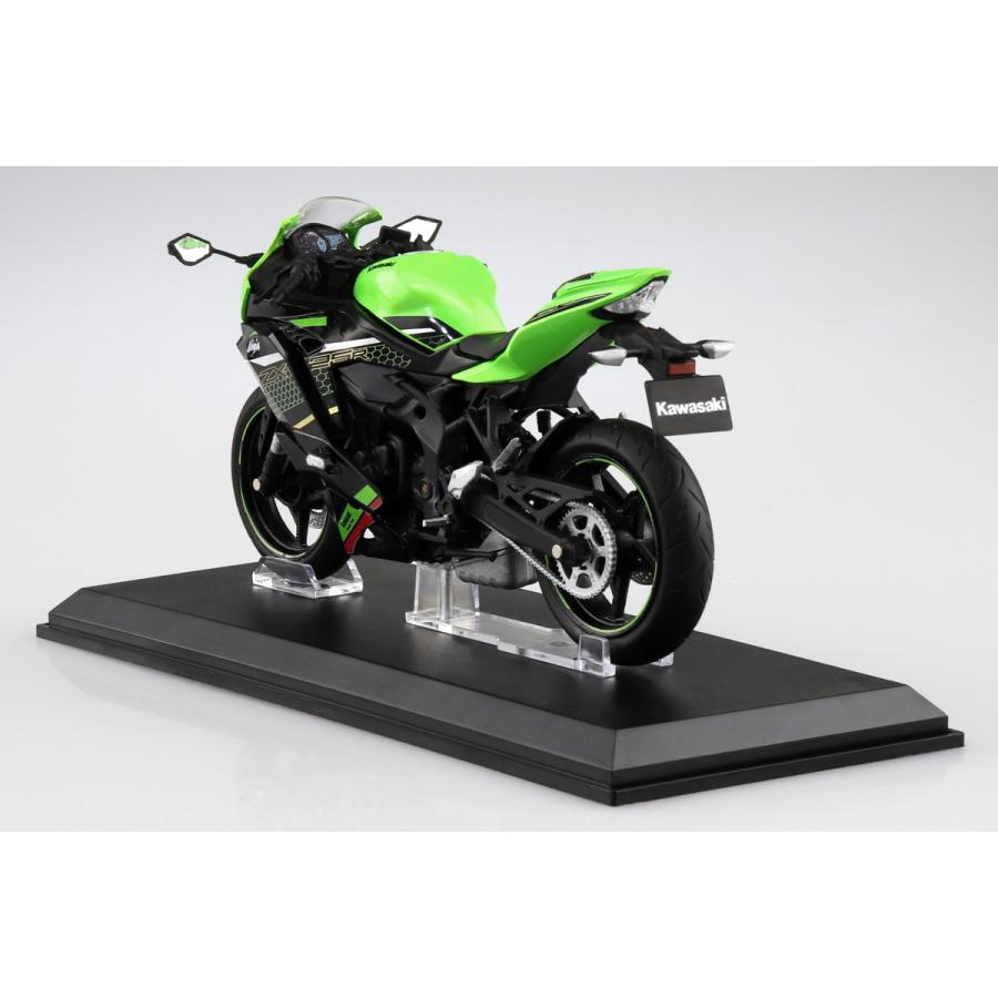 [予約2024年9月再生産予定]KAWASAKI Ninja ZX-25R (ライムグリーン×エボニー) 1/12 完成品バイク 完成品｜aoshima-bk｜02