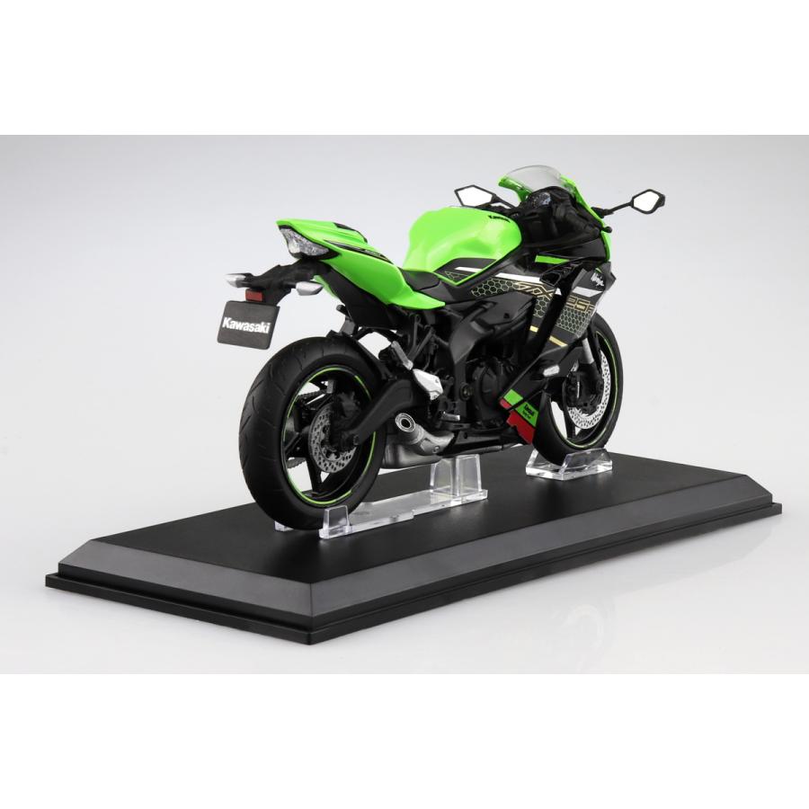 [予約2024年9月再生産予定]KAWASAKI Ninja ZX-25R (ライムグリーン×エボニー) 1/12 完成品バイク 完成品｜aoshima-bk｜04