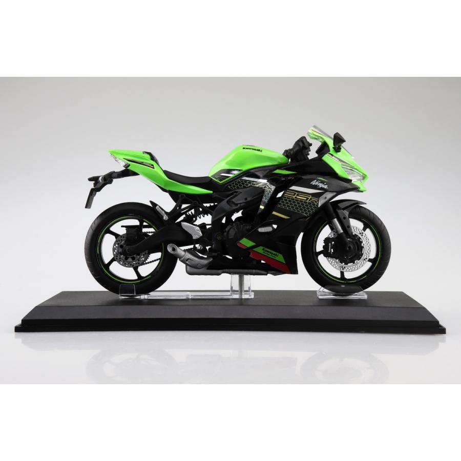 [予約2024年9月再生産予定]KAWASAKI Ninja ZX-25R (ライムグリーン×エボニー) 1/12 完成品バイク 完成品｜aoshima-bk｜06