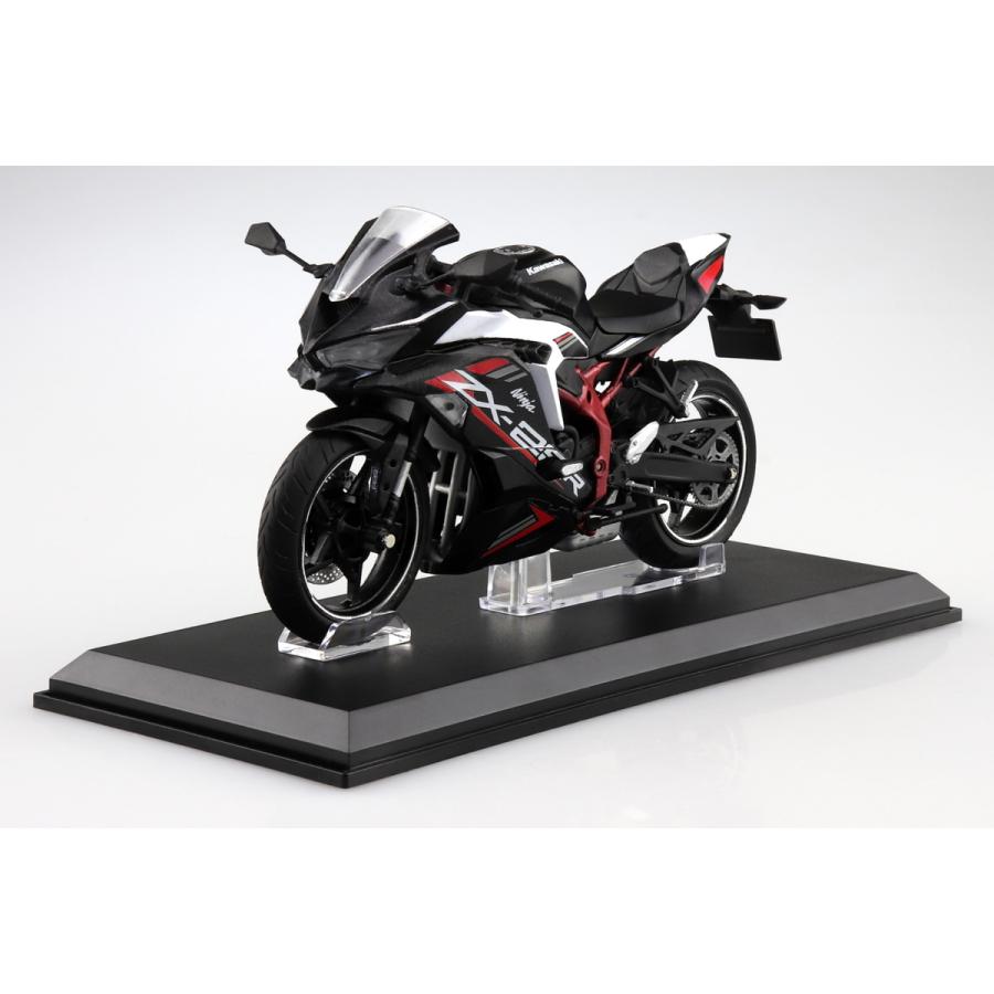 [予約2024年9月再生産予定]KAWASAKI Ninja ZX-25R (メタリックスパークブラック×パールフラットスターダストホワイト) 1/12 完成品バイク 完成品｜aoshima-bk｜03