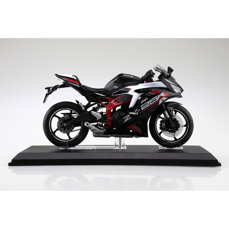 [予約2024年9月再生産予定]KAWASAKI Ninja ZX-25R (メタリックスパークブラック×パールフラットスターダストホワイト) 1/12 完成品バイク 完成品｜aoshima-bk｜06