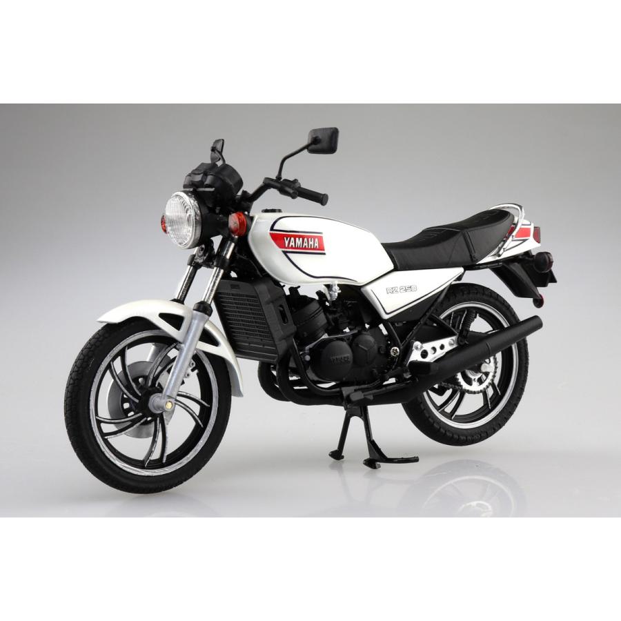 青島文化教材社 アオシマ 1/12 完成品バイク Yamaha RZ250 青島文化教材社 アオシマ 1/12 完成品バイク Yamaha RZ250