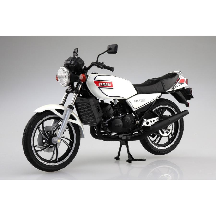 [予約2024年9月再生産予定]Yamaha RZ250 (ニューパールホワイト) 1/12 完成品バイク 完成品｜aoshima-bk｜03