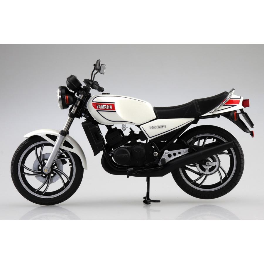 [予約2024年9月再生産予定]Yamaha RZ250 (ニューパールホワイト) 1/12 完成品バイク 完成品｜aoshima-bk｜05