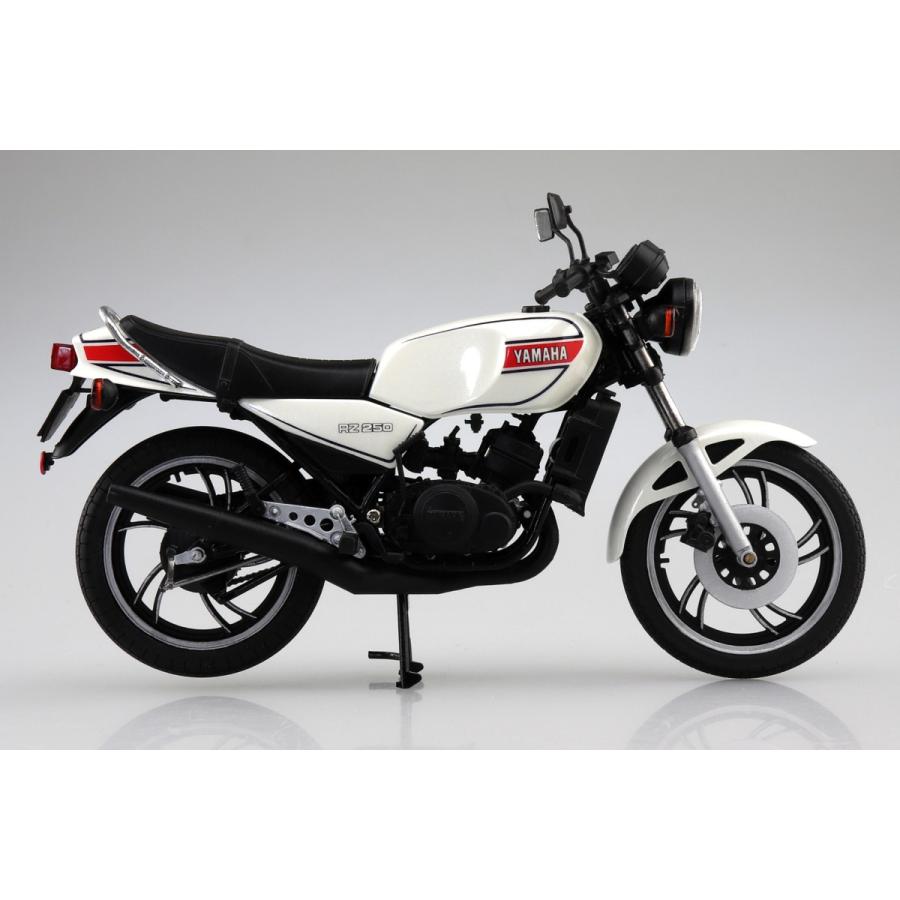 [予約2024年9月再生産予定]Yamaha RZ250 (ニューパールホワイト) 1/12 完成品バイク 完成品｜aoshima-bk｜06