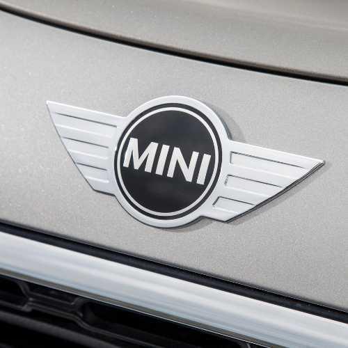 MINIクラブマンF54ファイナルエディション　純正エンブレム MINI（ミニ） MINI純正 エンブレム (フロント) (F54) (〜2018/02