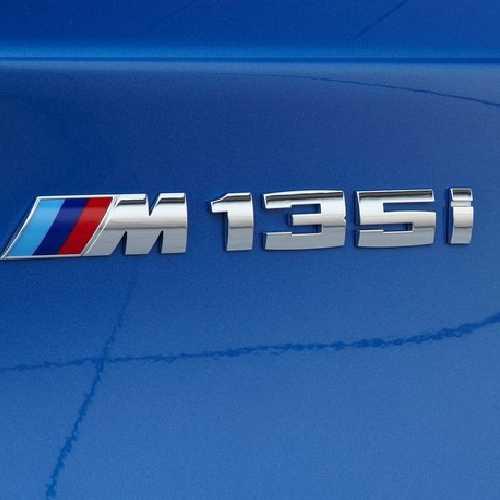 BMW純正 \"M135i\"" エンブレム(F20)"