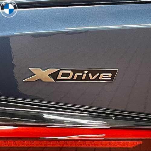 BMW - 純然たる \"X Drive\""胸章 (G22/G23)"