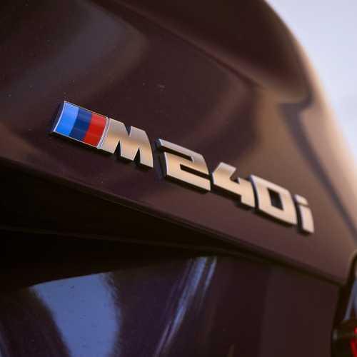 BMW純正 "M240i" エンブレム(G42)｜apdirect