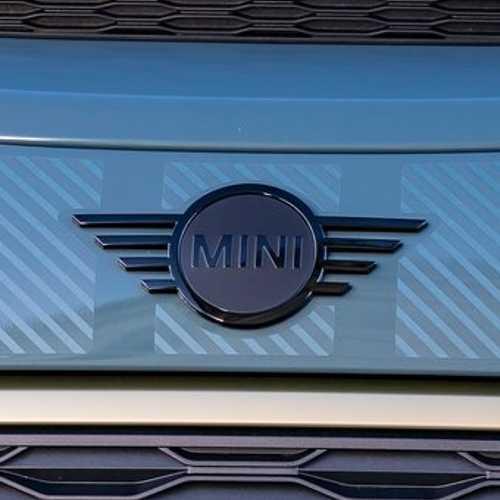 BMW MINI純正 エンブレム (ピアノ・ブラック) (フロント) (F54