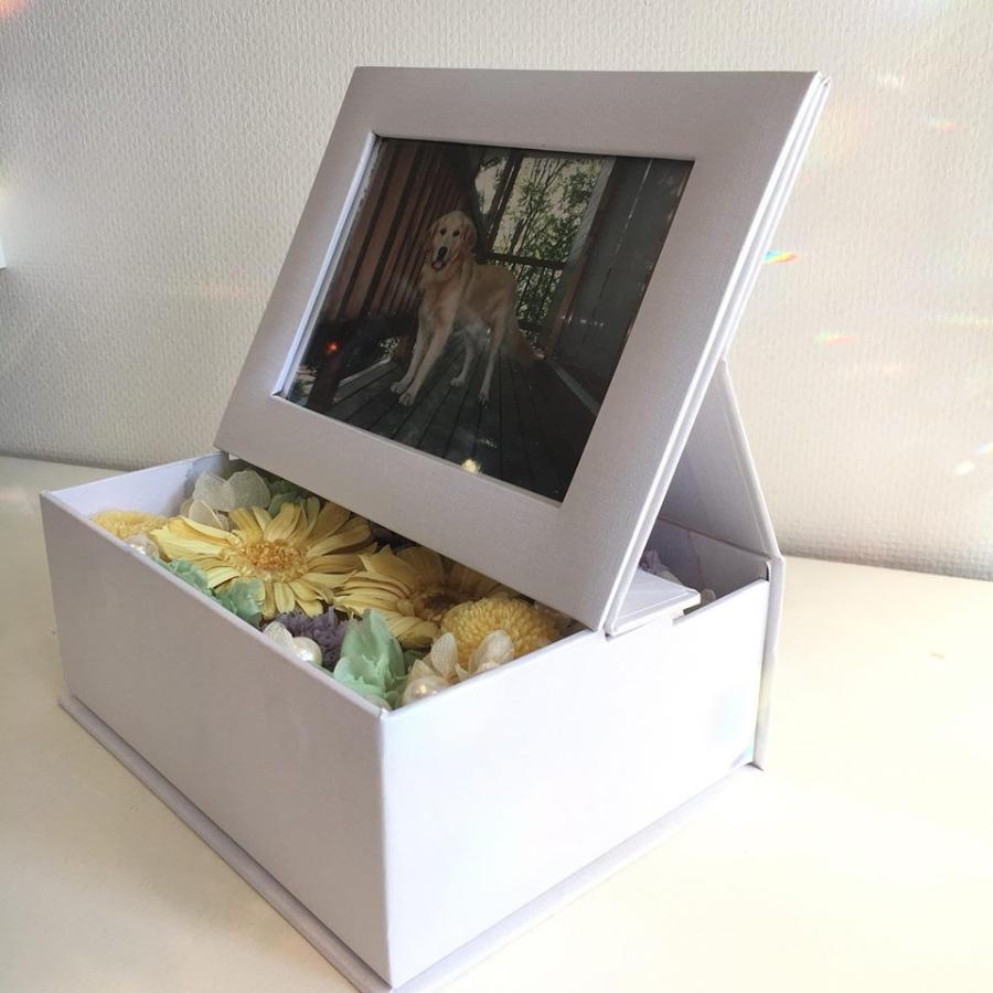 プリザーブドフラワーフォトボックス仏花イエロー★黄色 花 贈り物 供物 お供え お供え花 お悔やみ 花 法事 四十九日法要 命日 喪中見舞い |  | 03