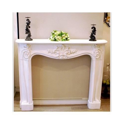 クラシカルなデザインのアンティーク風マントルピース ホワイト リビング 暖炉 クラシック ヨーロピアン テーブル お洒落 リビング インテリア 飾り 飾り シャビー 輸入家具 310 Ss 102sg 輸入家具の販売 通販 アピタス