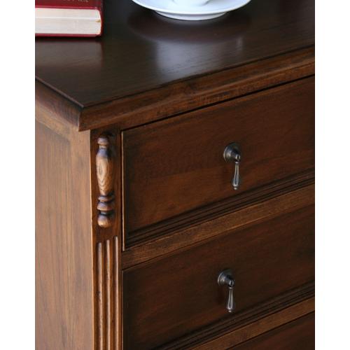 輸入家具 アンティーク風チェスト 木製 3段 引出し収納家具 オーク材 英国アンティーク ツイスト脚 寝室 リビング アンティーク調チェスト 天然木 送料無料     商品情報    木目の綺麗なオーク材を使ってつくられたアンティーク調チェスト。イギリスのアンティーク家具を再現したリプロダクト商品になります。深み