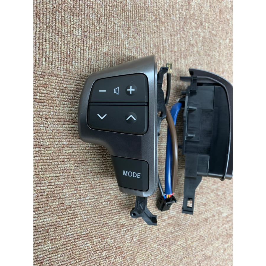 トヨタ純正 200系ハイエース ダークプライム ステアリングスイッチ左右  