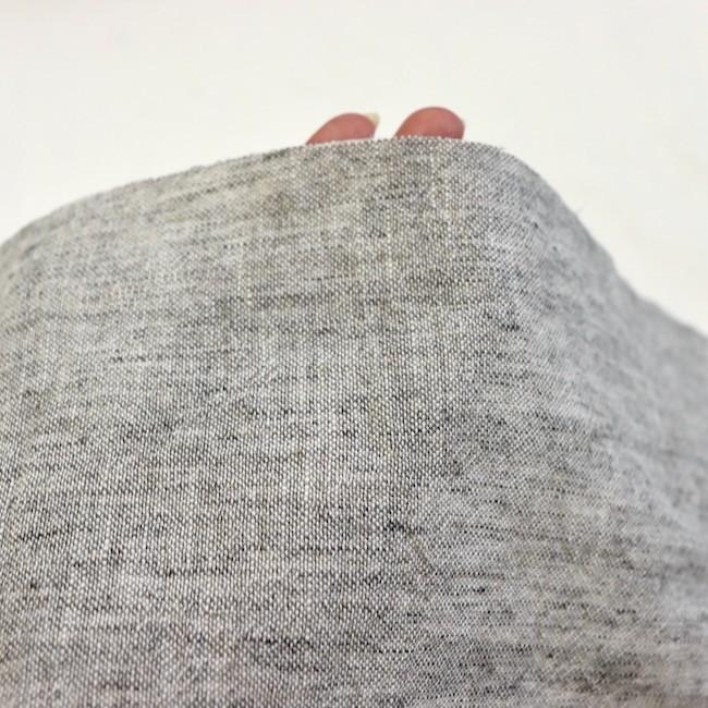 コットン54%リネン46% 30番手ムラ糸平織り生地（生成/グレー）［50cm