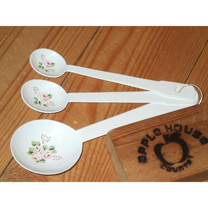 イマン陶器製キャニスターとホーロー製スプーン