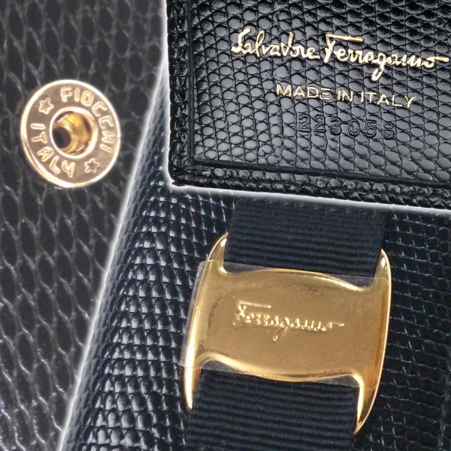 フェラガモ　がま口財布 フェラガモ Ferragamoヴァラ ダークネイビー型押し がま口 折り