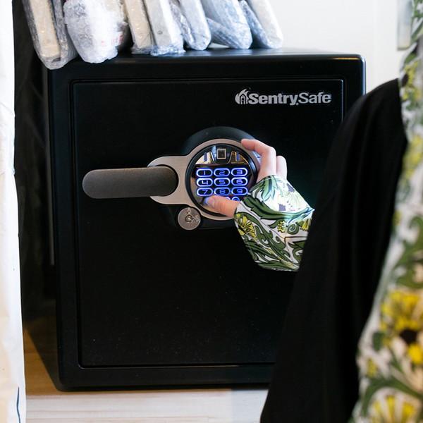 セントリー Sentry JFW123BTL ブラック 指紋認証型テンキー式1時間耐火