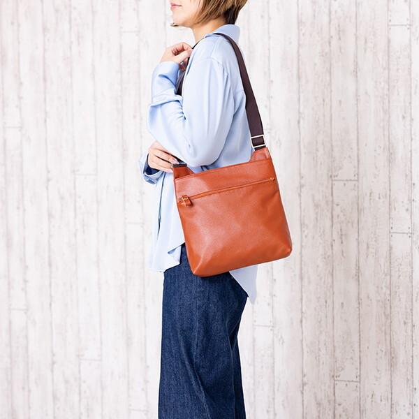 小田清 豊岡工房 軽量牛革ボディショルダー キャメル 438308 : XPRICE