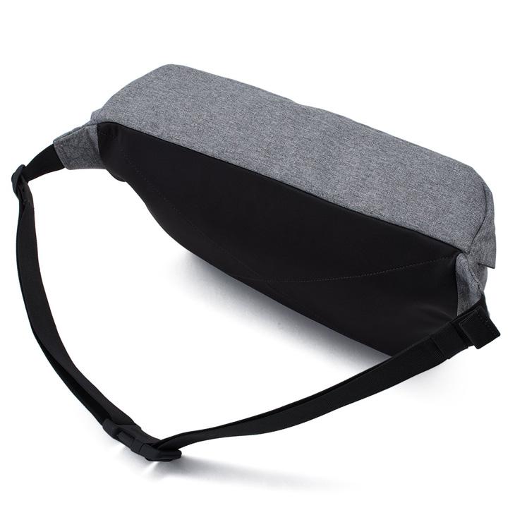 UNDER ARMOUR（アンダーアーマー） ウエストバッグ 10L かばん
