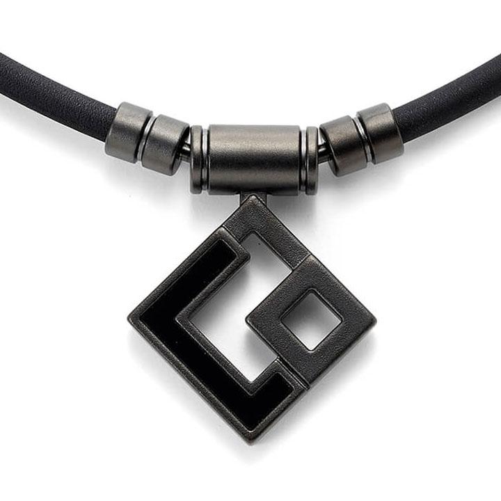 健康アクセサリー TENKO 花柄をモチーフにした胸元を華やかにコーディネートしてくれる