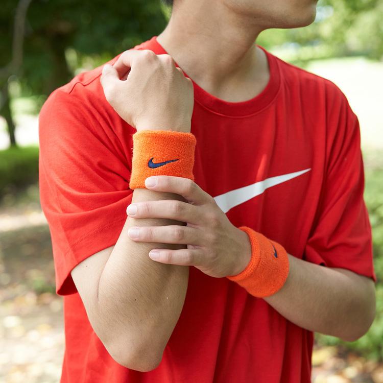 リストバンド ナイキ Nike スウッシュ 2個セット 両腕 汗どめ ランニング テニス バスケットボール ゴルフ ジム 自宅トレーニング Bn4002 804 Apworld 通販 Paypayモール