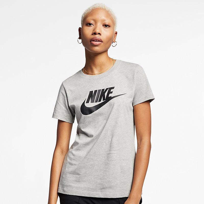 Tシャツ 半袖 レディース ナイキ Nike エッセンシャル アイコン フューチュラ L S Tee スポーツウェア ロゴt 半袖シャツ グレー 女性 Bv6170 063 Apworld 通販 Paypayモール