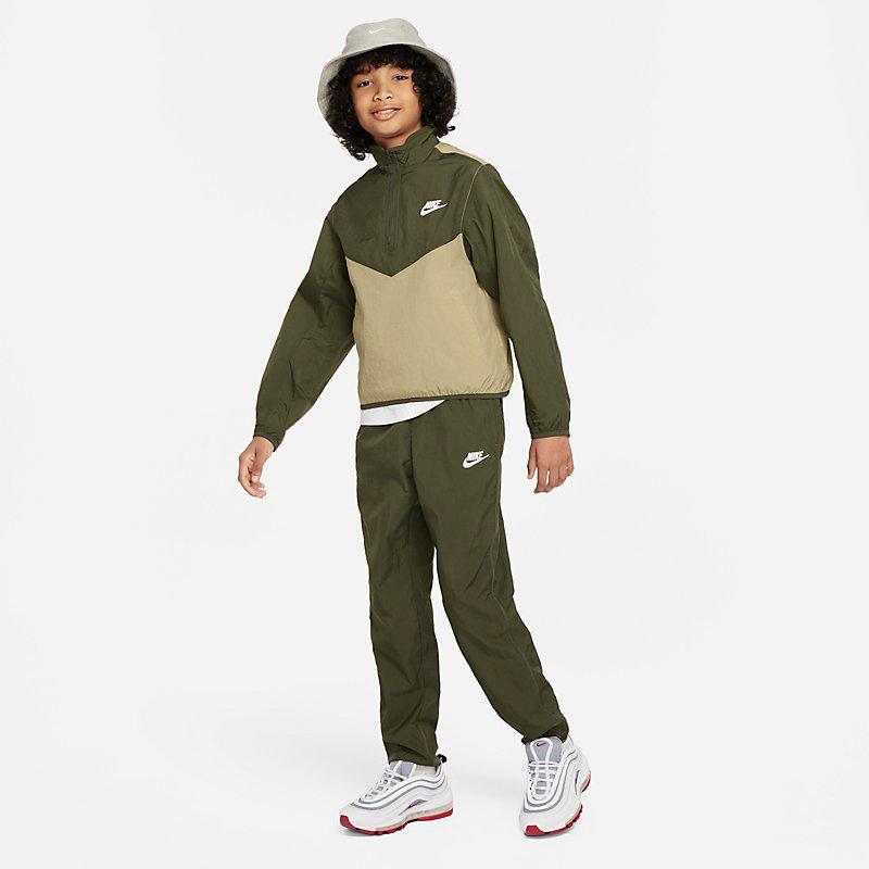 NIKE - 新品　ナイキ　ウィンドブレーカー 上下 ナイロンジャケットパンツ160 ジュニア NIKE - 新品 ナイキ ウィンドブレーカー 上下 ナイロン