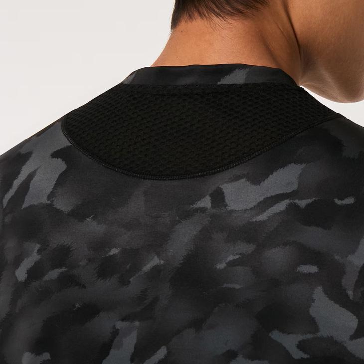 サイズ：XXL OAKLEY オークリー FOA405088 半袖Tシャツ カモフラ 迷彩 総柄 ブラック系 [240101670559] ゴルフウェア メンズ ストスト OAKLEY（オークリー） インナーシャツ 半袖 メンズ テクニカル ベース