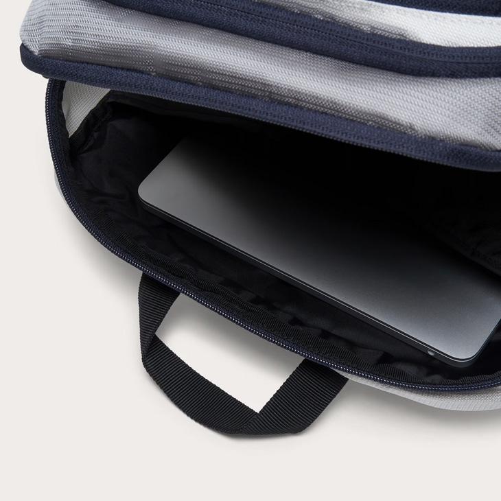 【最終価格】ＯＡＫＬＥＹ（オークリー）ＡＰ ＣＯＭＰＵＴＥＲ ＢＡＧ OAKLEY（オークリー） リュックサック 28L メンズ レディース バッグ