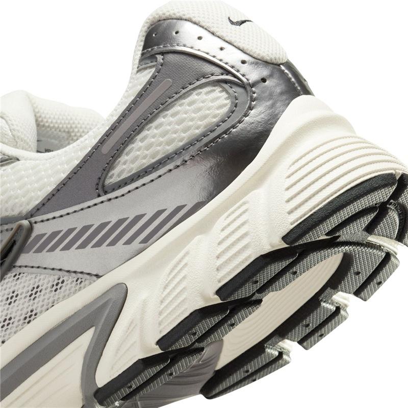 NIKE（ナイキ） スニーカー メンズシューズ NIKE V5 RNR ローカット