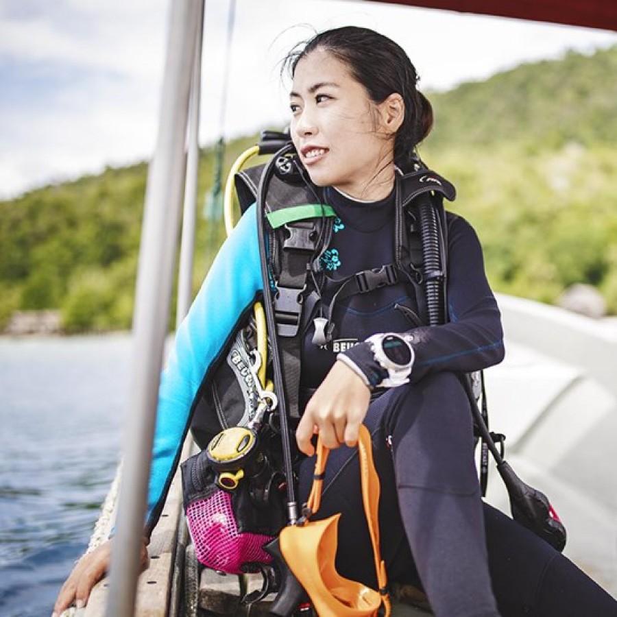 全国総量無料で ズーキャスト4SUUNTO D5 White ダイブコンピュータ