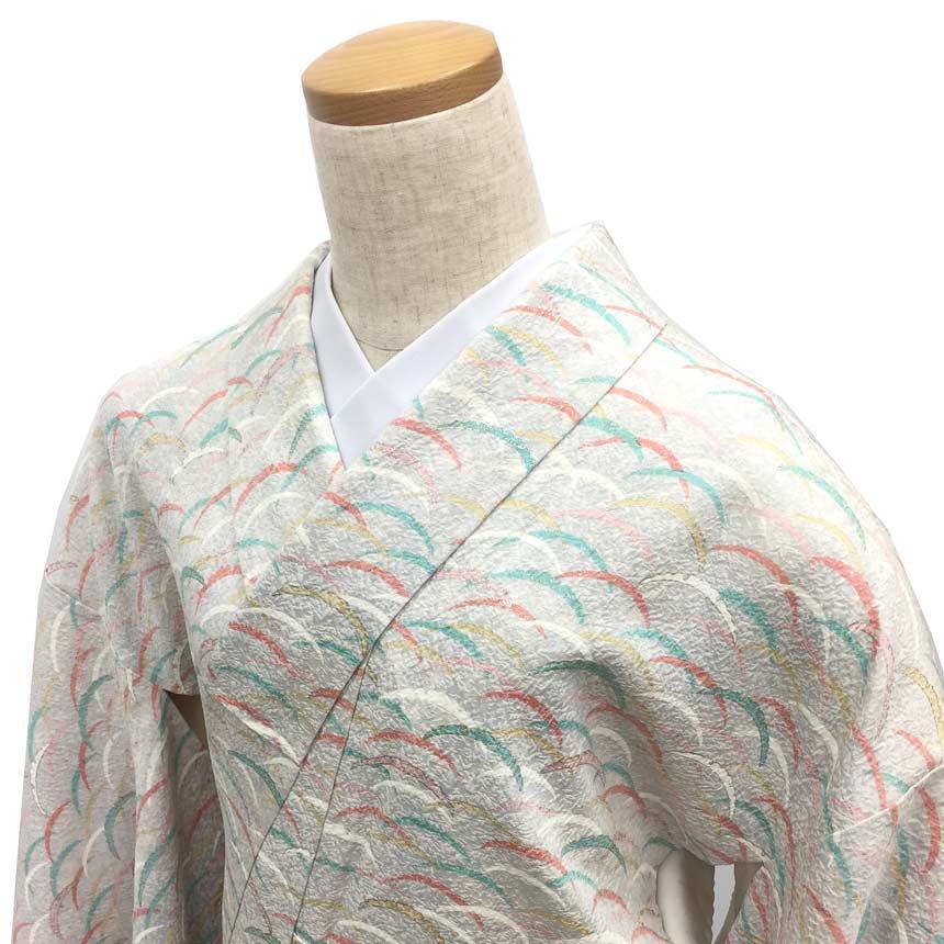 正絹袷付下げ訪問着菊唐草雪芝綸子刺繍 - 訪問着・付け下げ