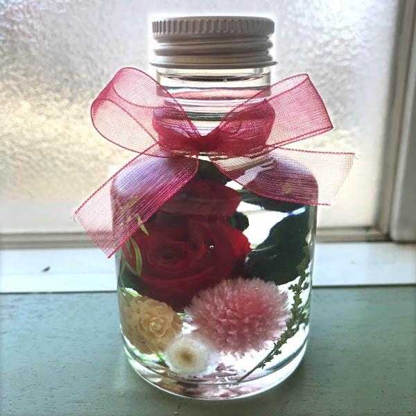 ハーバリウム バラの小瓶 レッド プリザーブドフラワーのローズがメインの小さいけどかわいくゴージャスなアレンジメント Mm Hbrm Mini R 和歌山産フルーツのケーキarancia 通販 Yahoo ショッピング